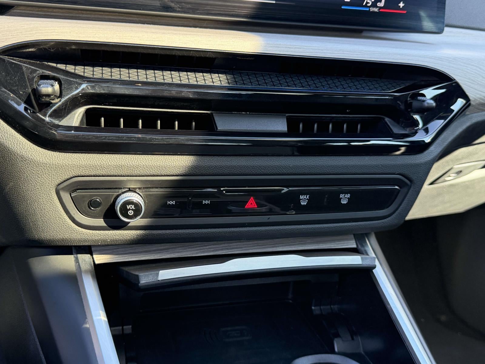 2025 BMW 330i 330i