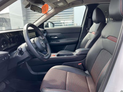 2025 Nissan Kicks SR FWD