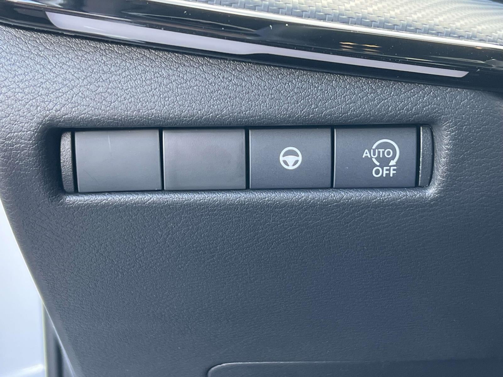 2025 Nissan Kicks SR FWD
