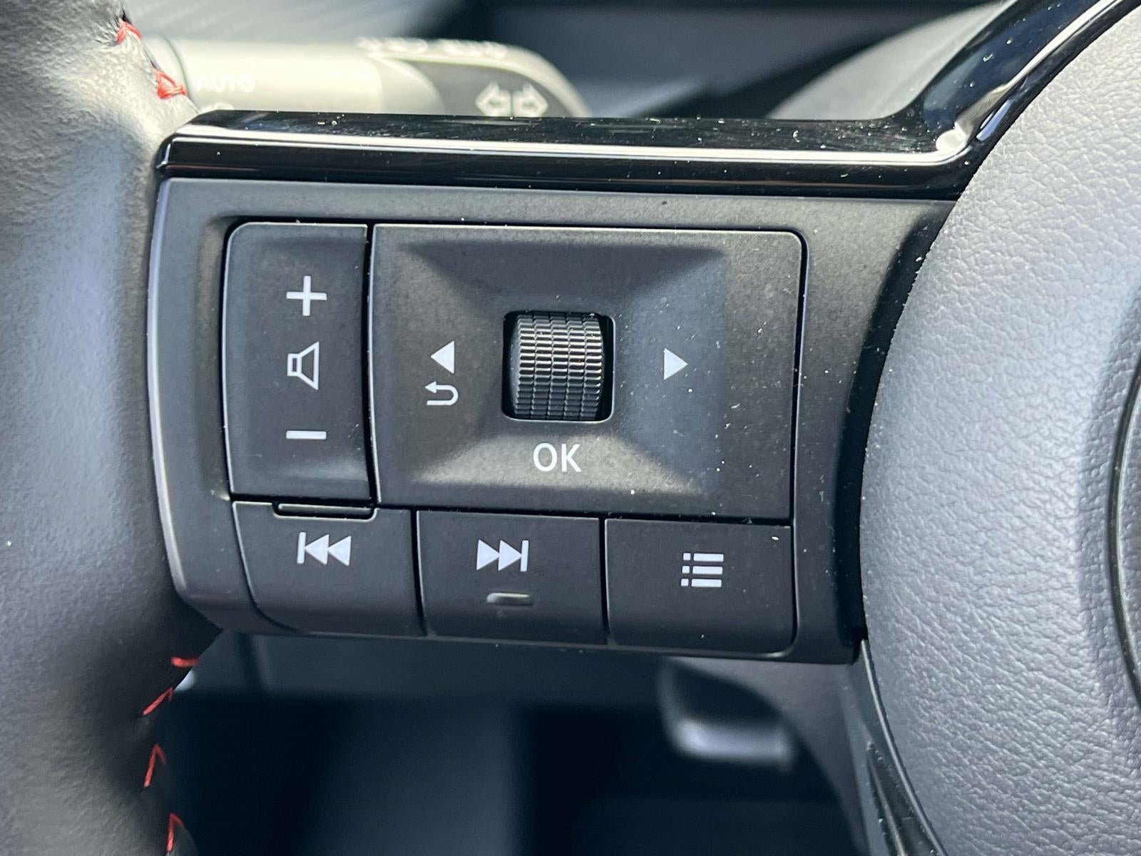 2025 Nissan Kicks SR FWD