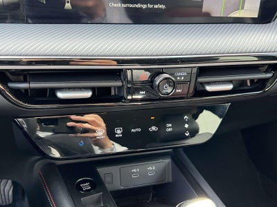 2025 Nissan Kicks SR FWD