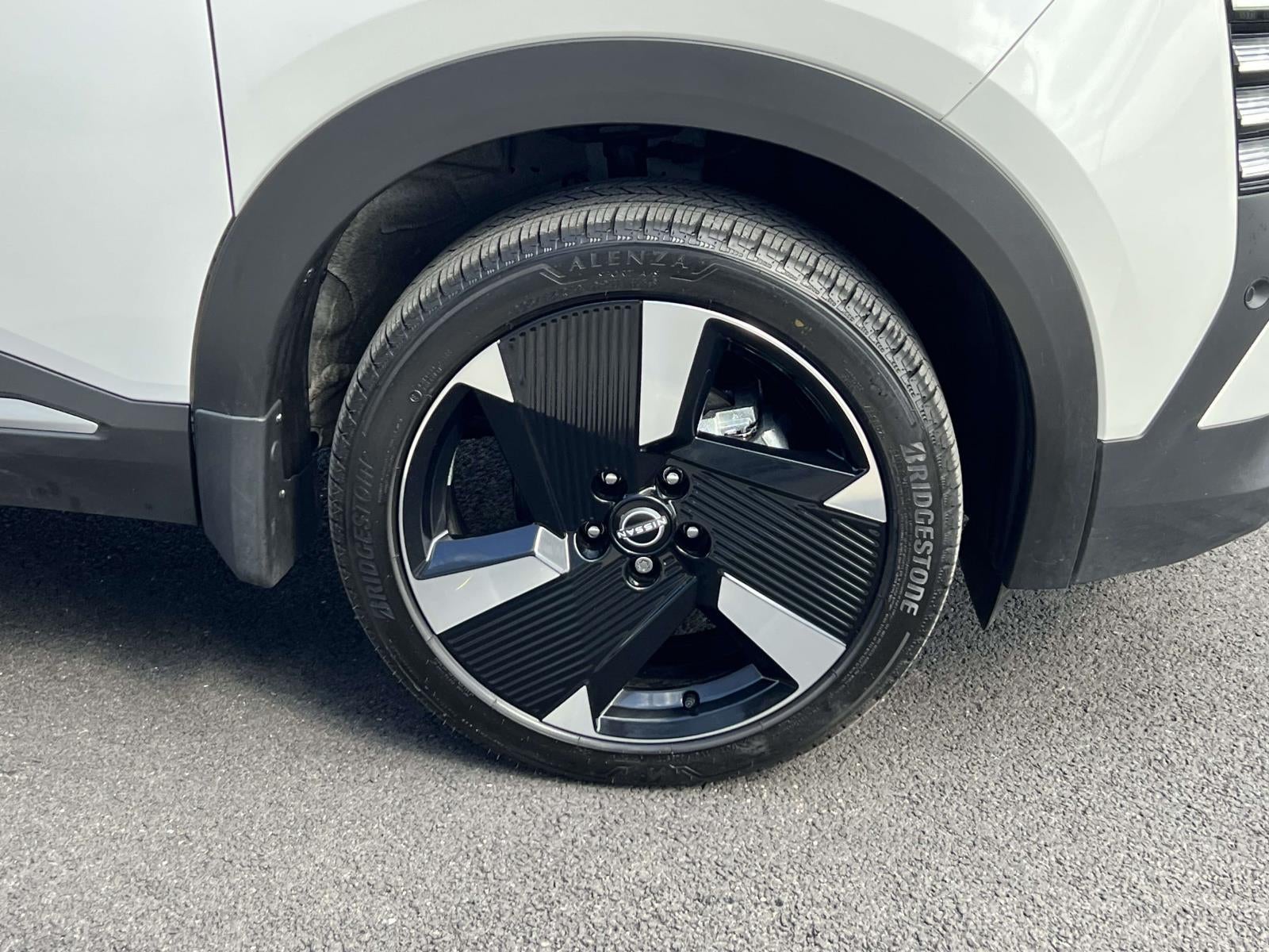 2025 Nissan Kicks SR FWD