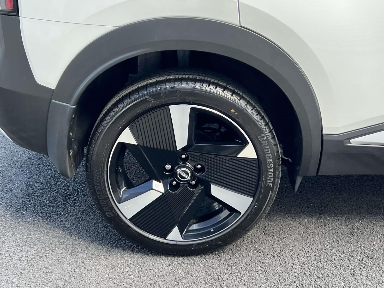 2025 Nissan Kicks SR FWD