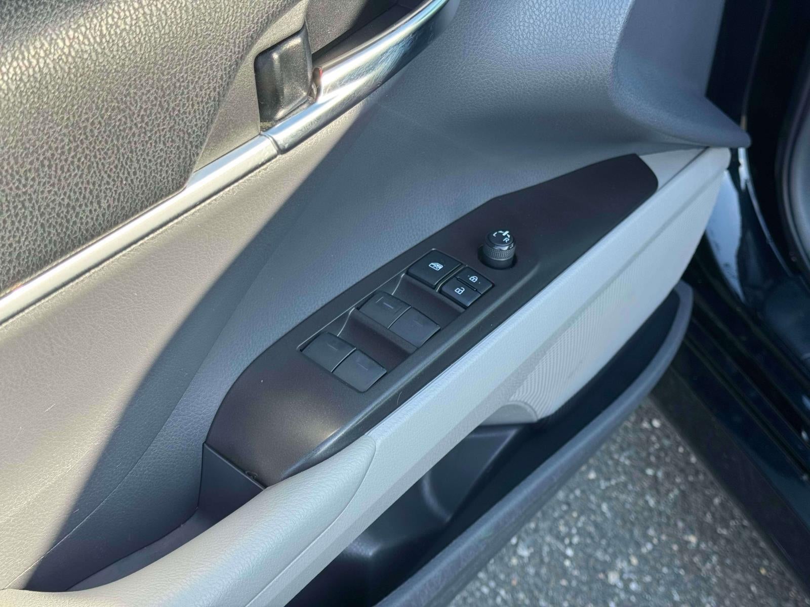 2022 Toyota Camry Hybrid LE