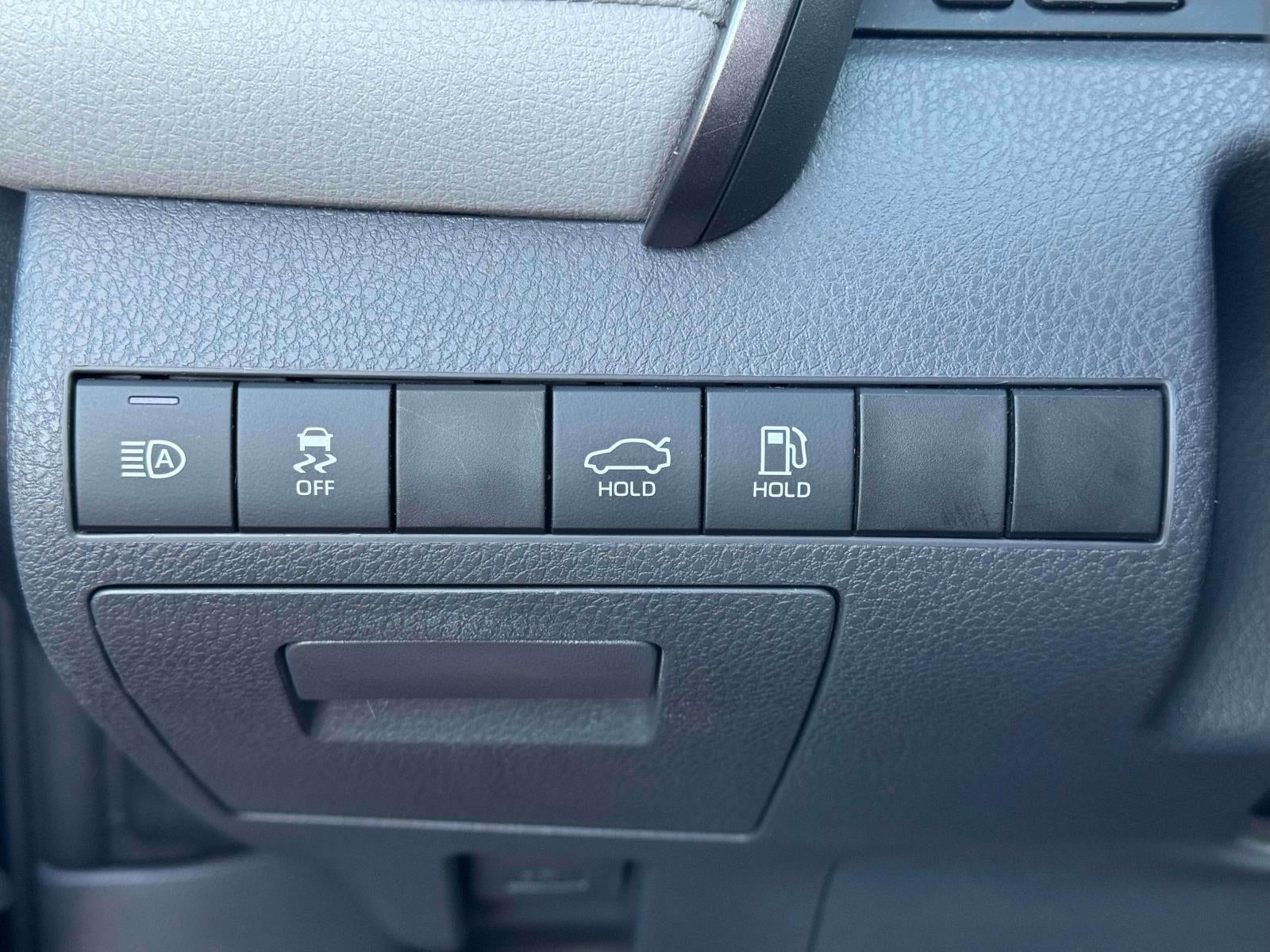 2022 Toyota Camry Hybrid LE