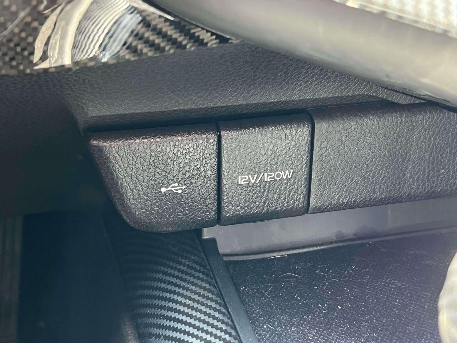 2022 Toyota Camry SE Hybrid