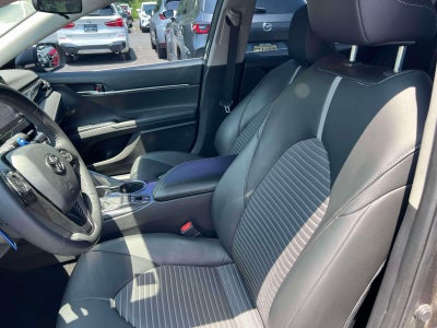 2022 Toyota Camry SE Hybrid