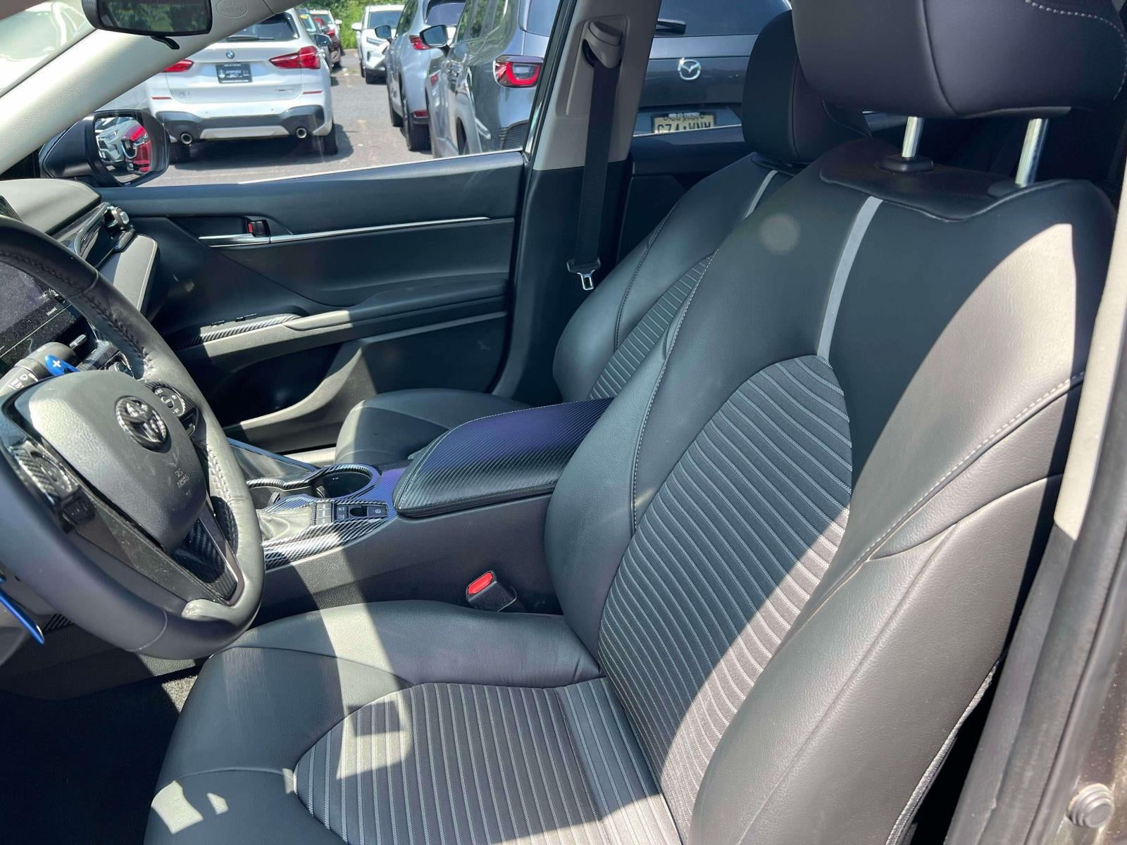 2022 Toyota Camry SE Hybrid