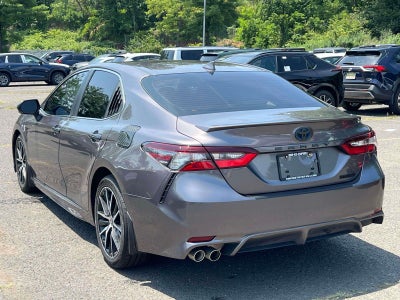 2022 Toyota Camry SE Hybrid
