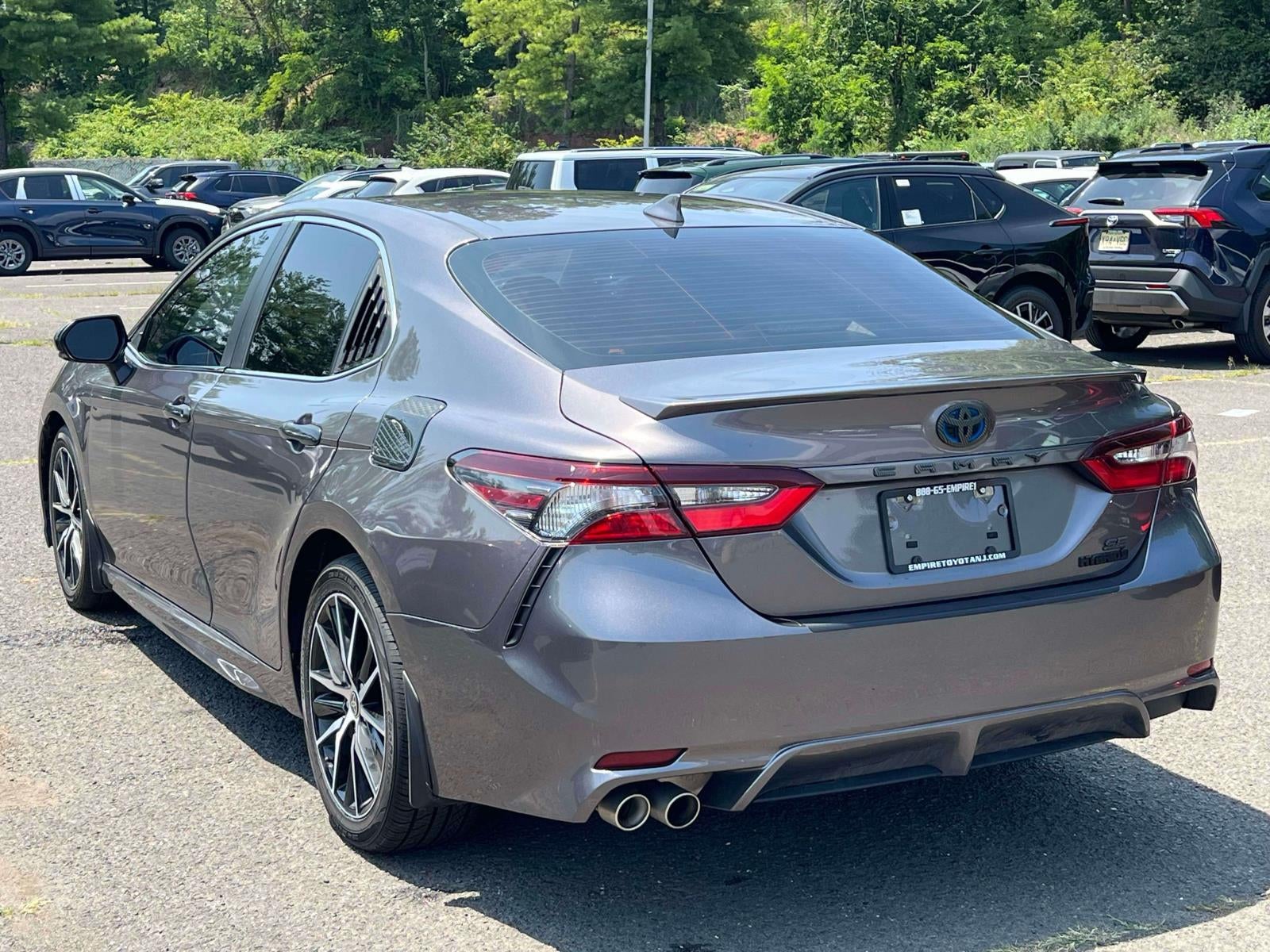 2022 Toyota Camry SE Hybrid