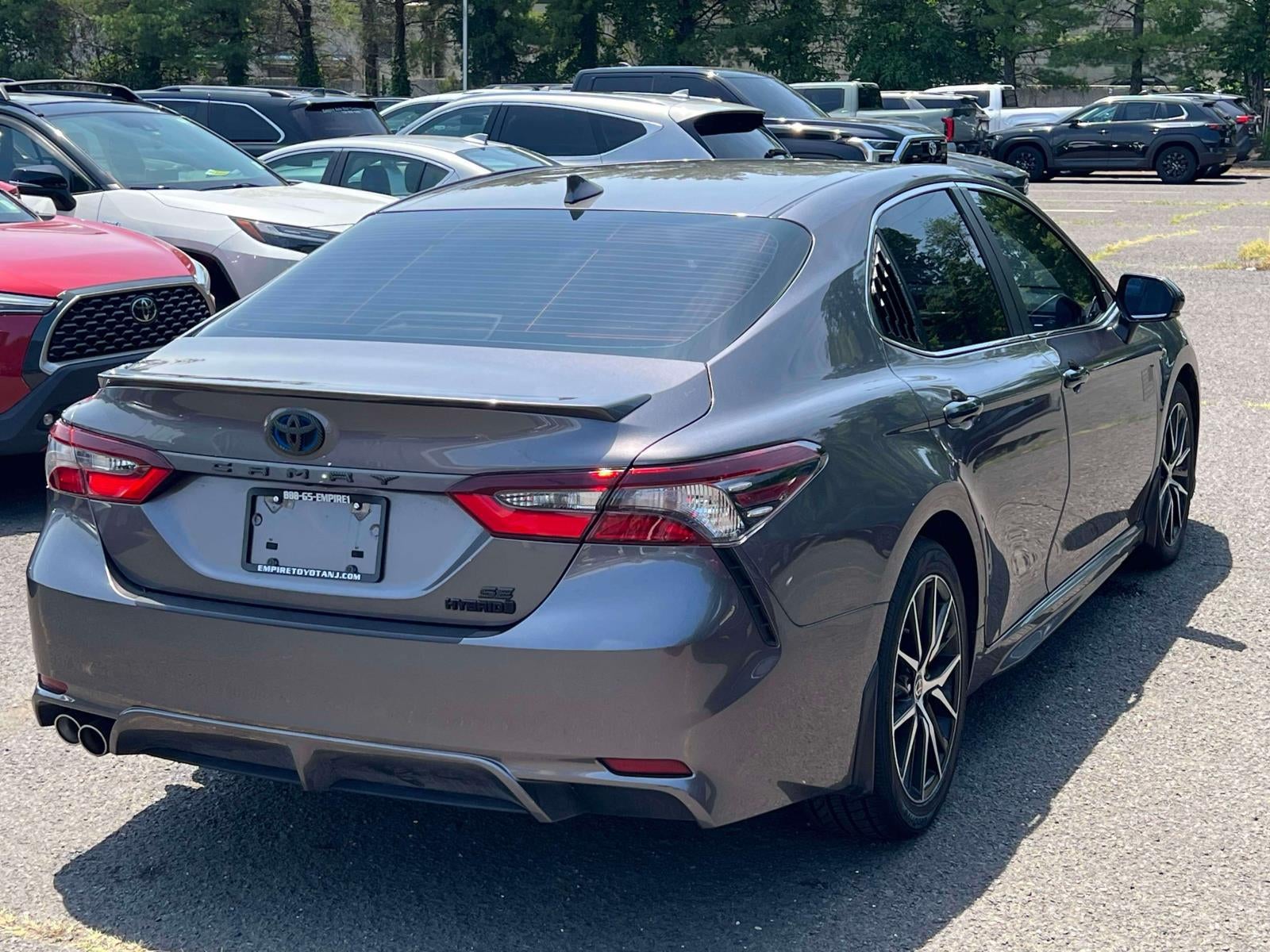 2022 Toyota Camry SE Hybrid