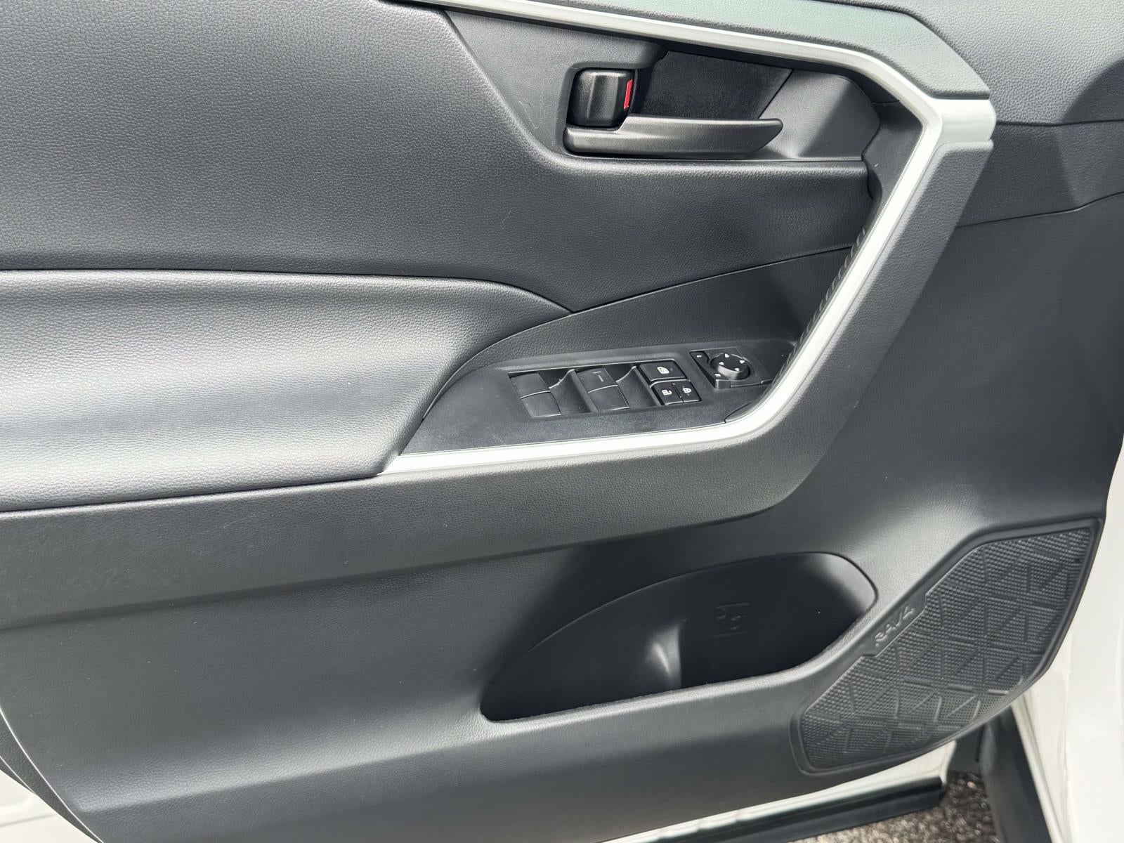 2022 Toyota RAV4 Hybrid LE