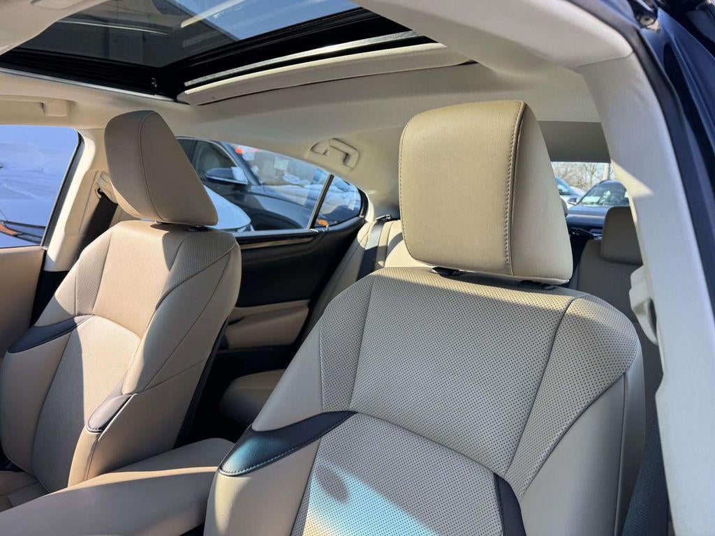 2021 Lexus ES 300h 300h