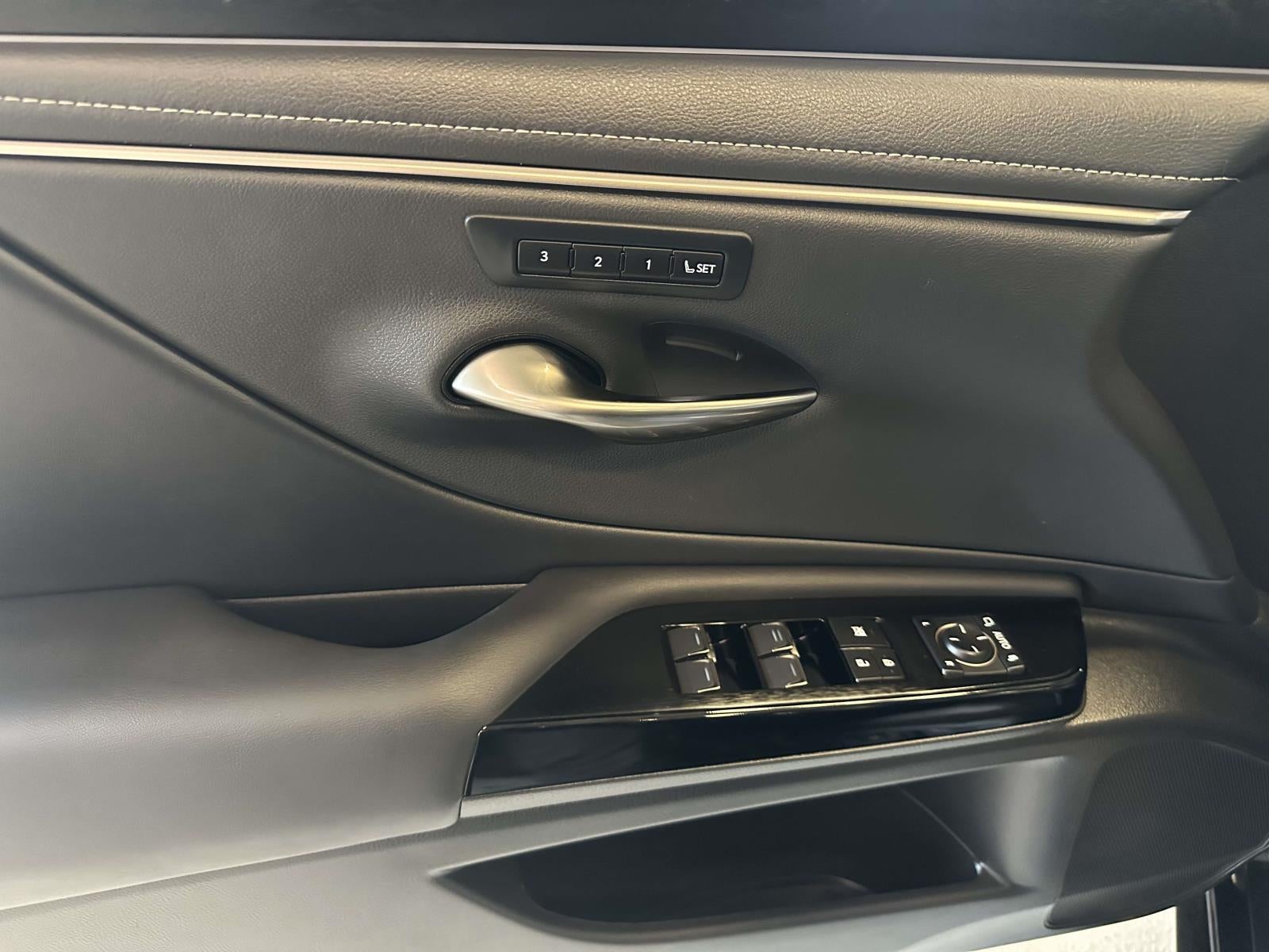 2024 Lexus ES 300h Luxury