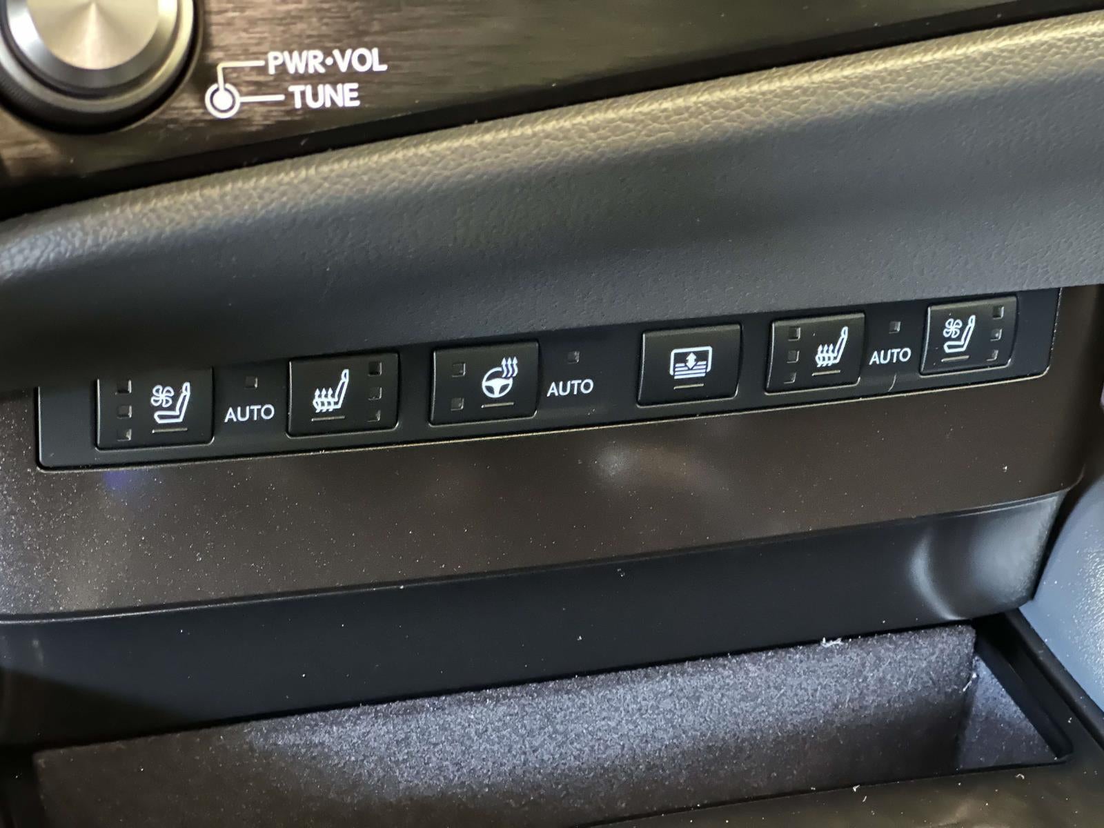 2024 Lexus ES 300h Luxury