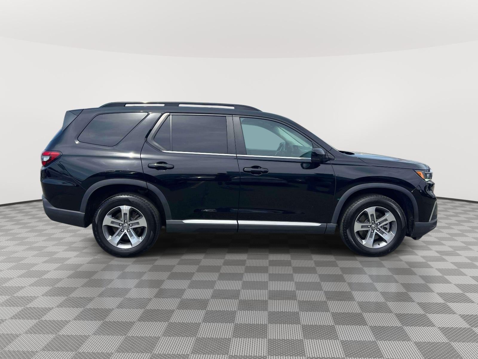2023 Honda Pilot AWD EX-L 8 Passenger