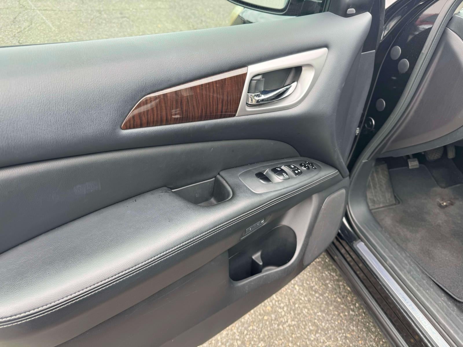 2016 Nissan Pathfinder SL