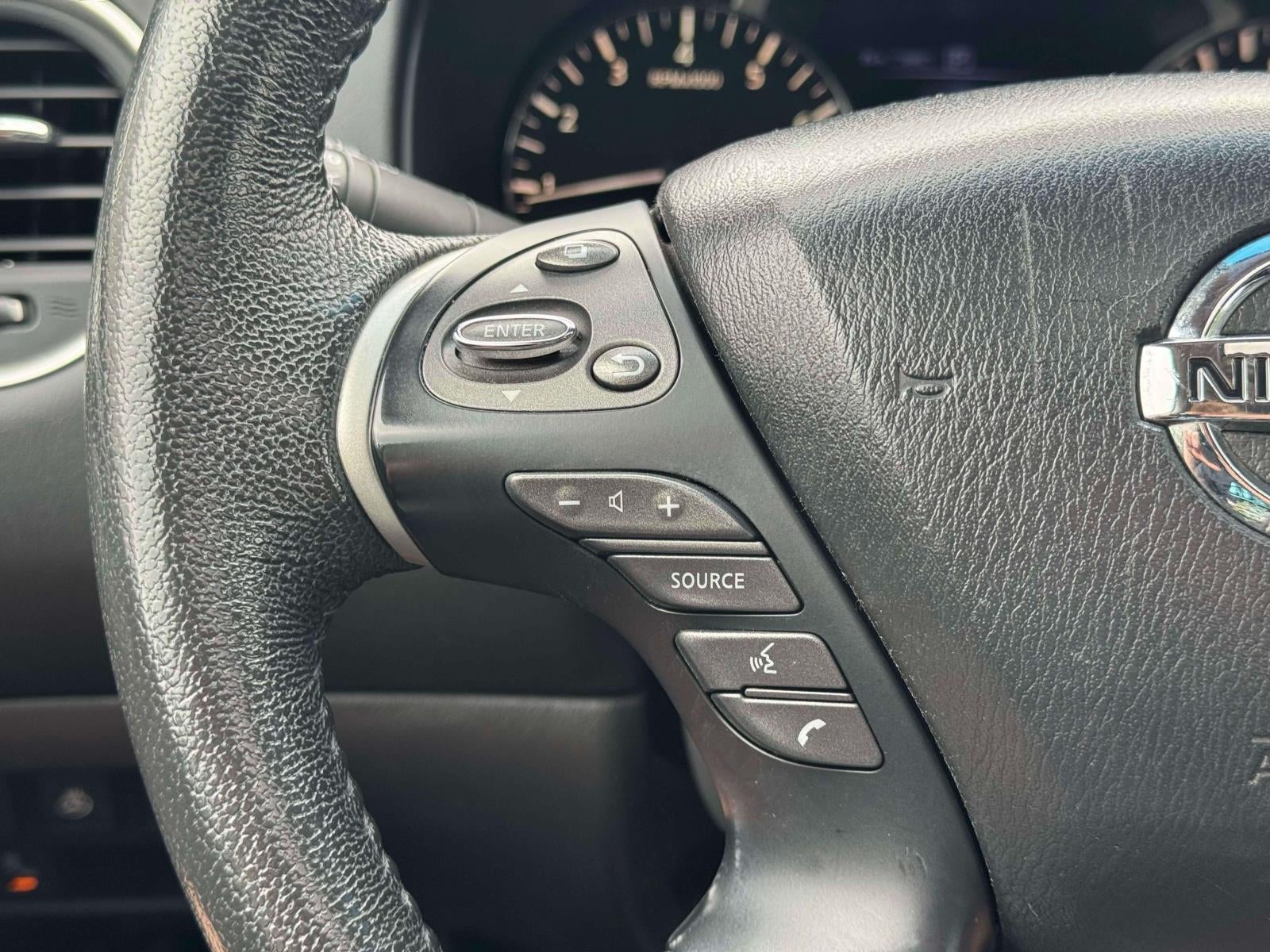2016 Nissan Pathfinder SL