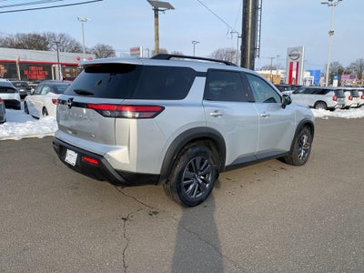 2024 Nissan Pathfinder SV FWD