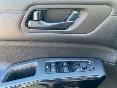 2024 Nissan Pathfinder SV FWD