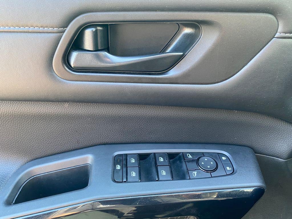 2024 Nissan Pathfinder SV FWD