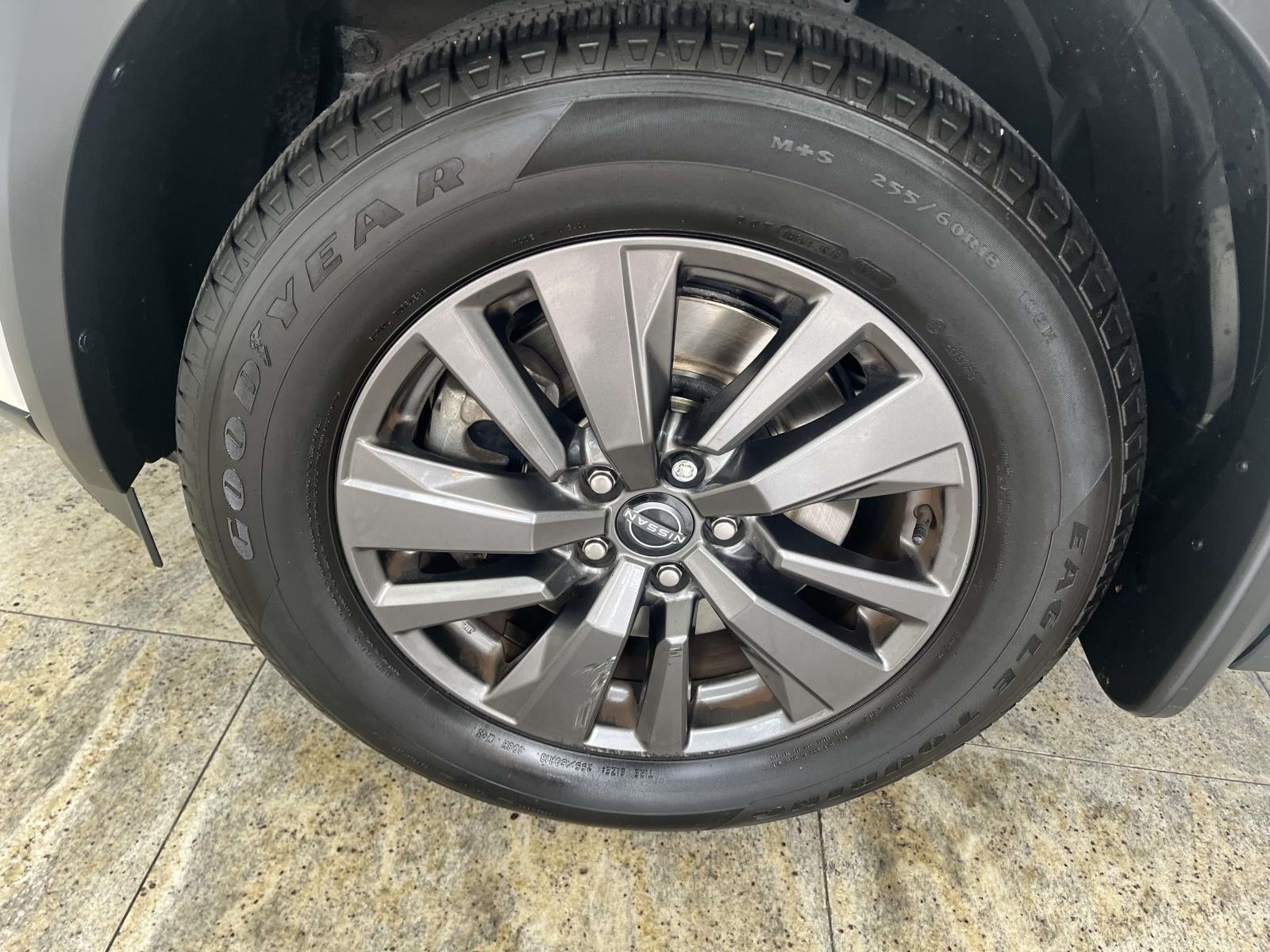 2022 Nissan Pathfinder SV