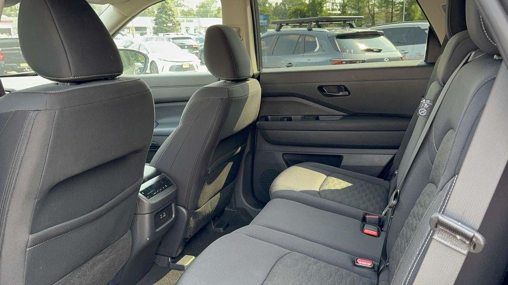 2024 Nissan Pathfinder SV 4WD