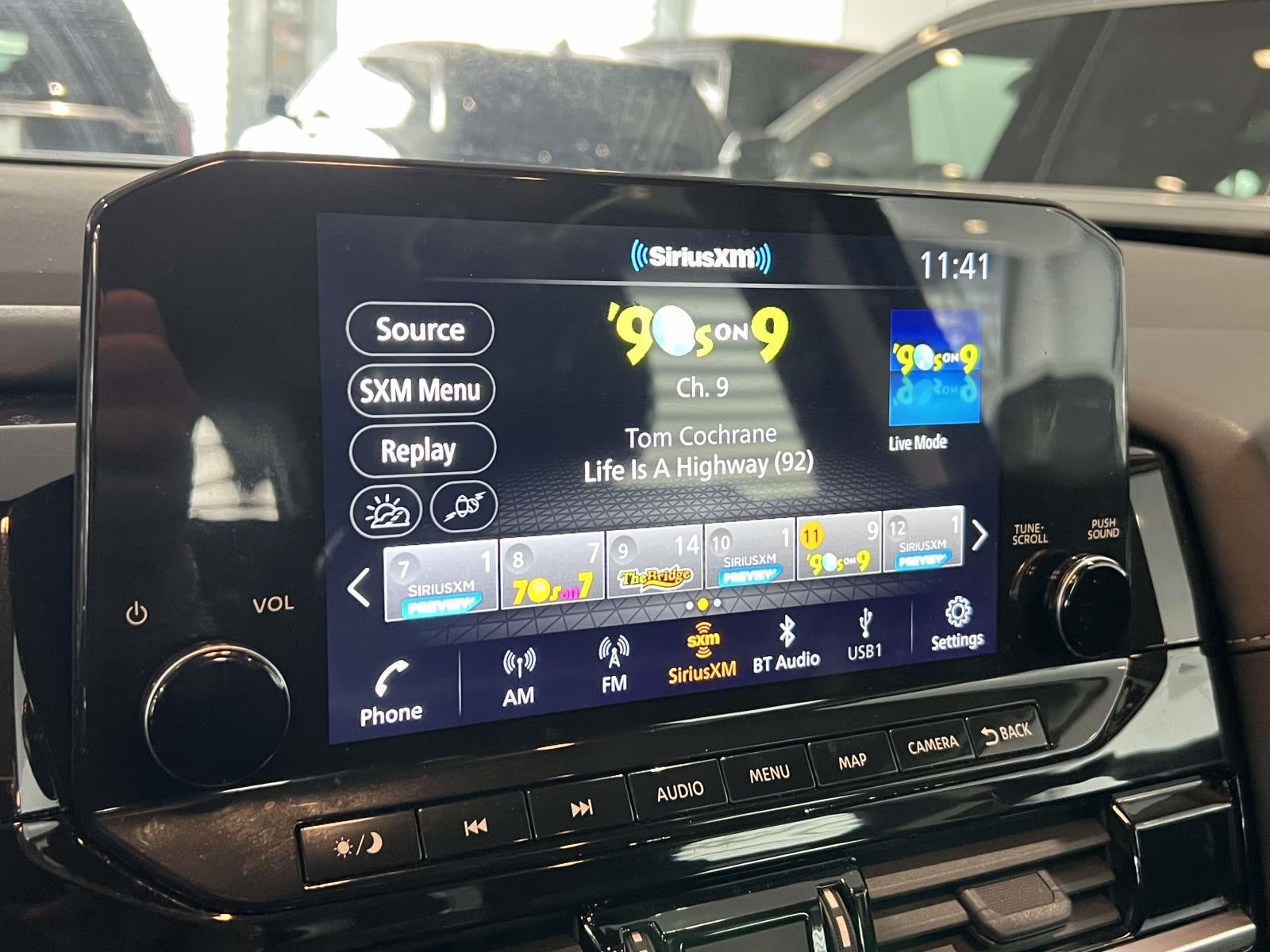 2023 Nissan Pathfinder SL 4WD