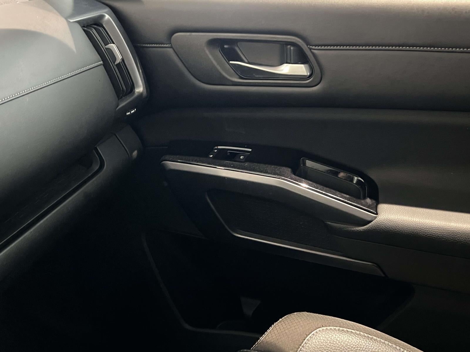 2023 Nissan Pathfinder SL 4WD