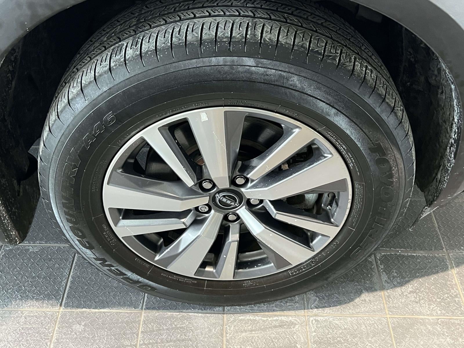 2023 Nissan Pathfinder SL 4WD