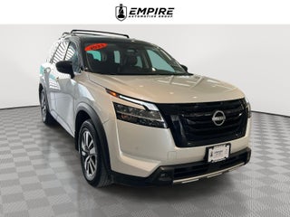 2023 Nissan Pathfinder SL 4WD