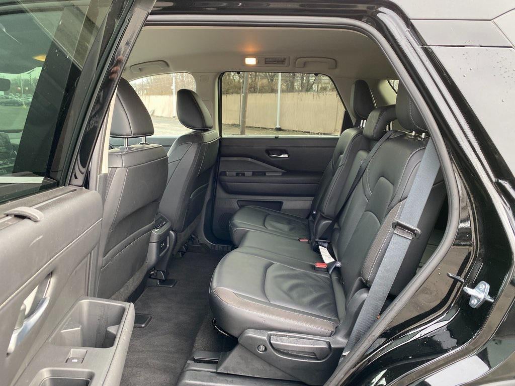 2025 Nissan Pathfinder SL 4WD