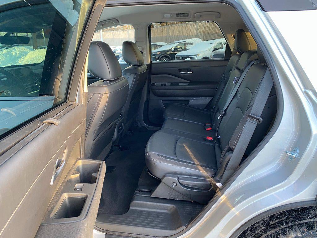 2025 Nissan Pathfinder SL 4WD