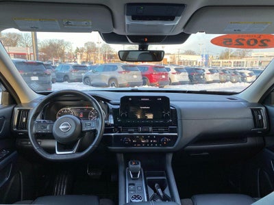 2025 Nissan Pathfinder SL 4WD