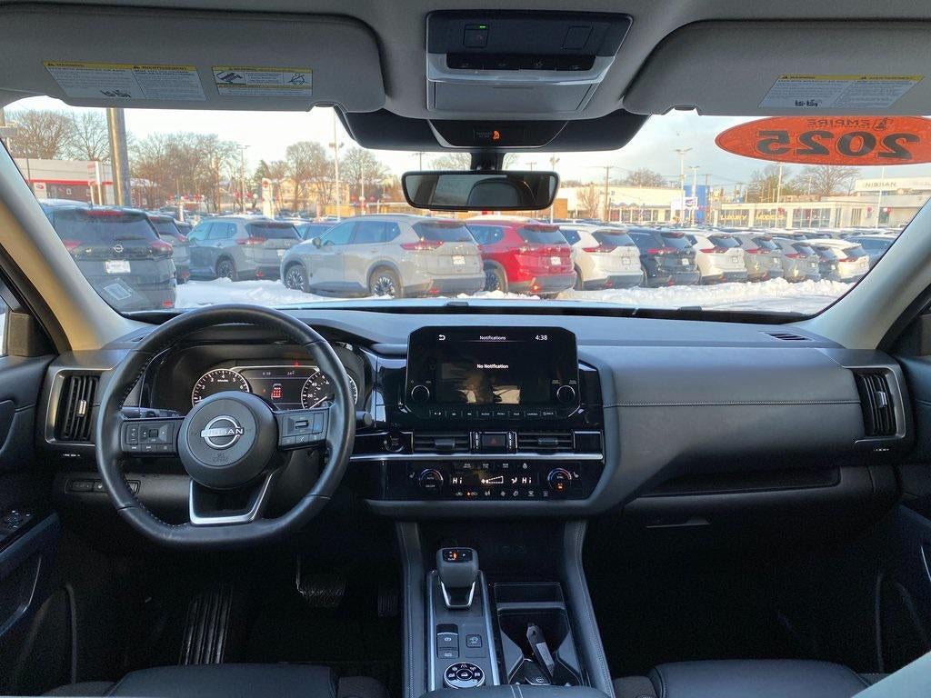 2025 Nissan Pathfinder SL 4WD