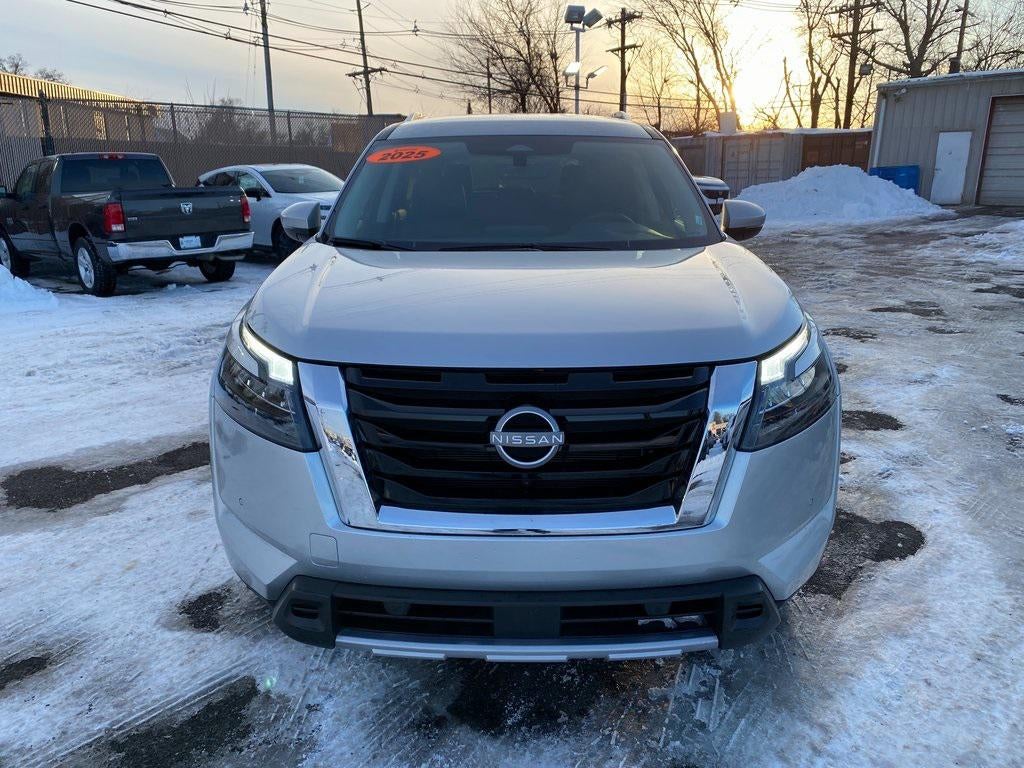 2025 Nissan Pathfinder SL 4WD