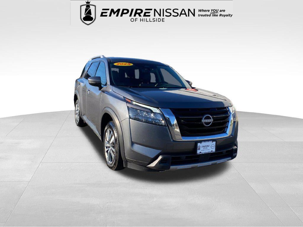 2025 Nissan Pathfinder SL 4WD