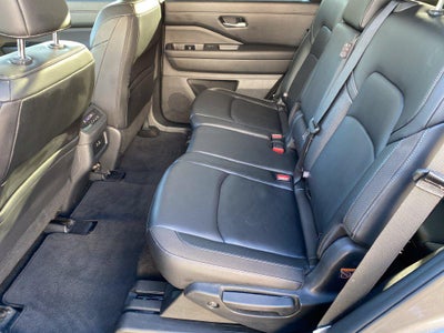 2025 Nissan Pathfinder SL 4WD