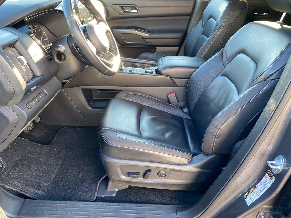 2025 Nissan Pathfinder SL 4WD