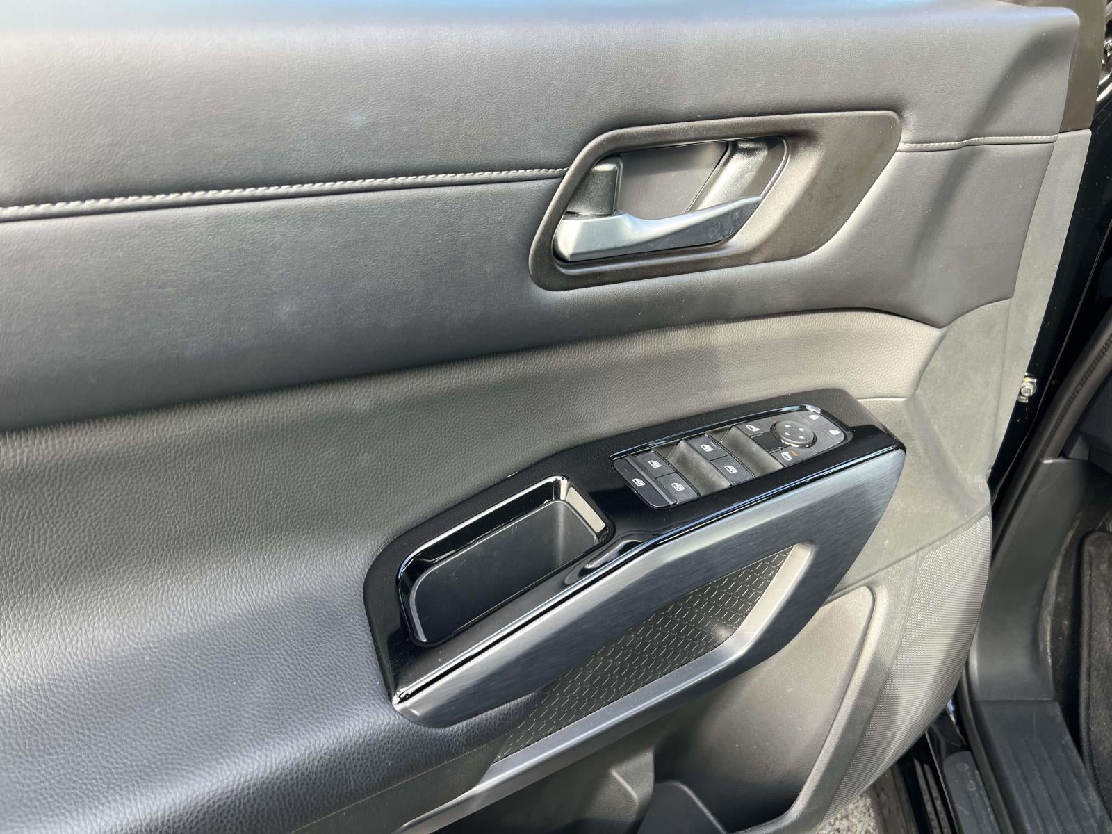 2024 Nissan Pathfinder SL 4WD