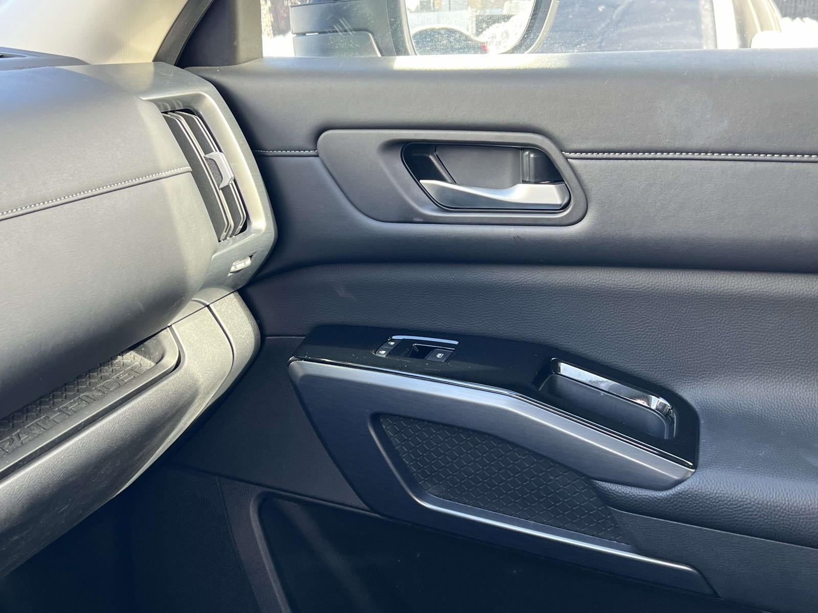 2024 Nissan Pathfinder SL 4WD