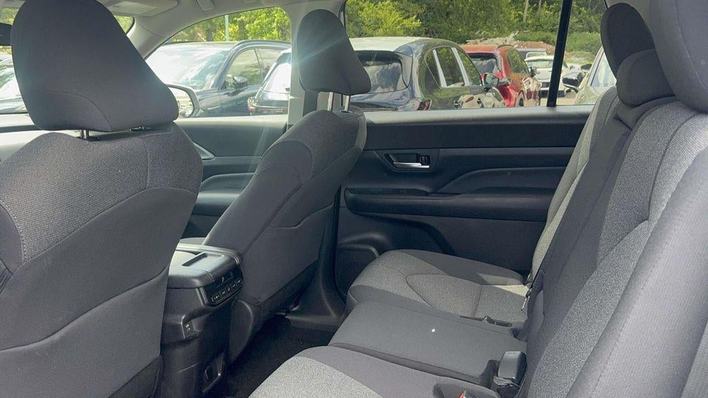 2025 Toyota Grand Highlander LE