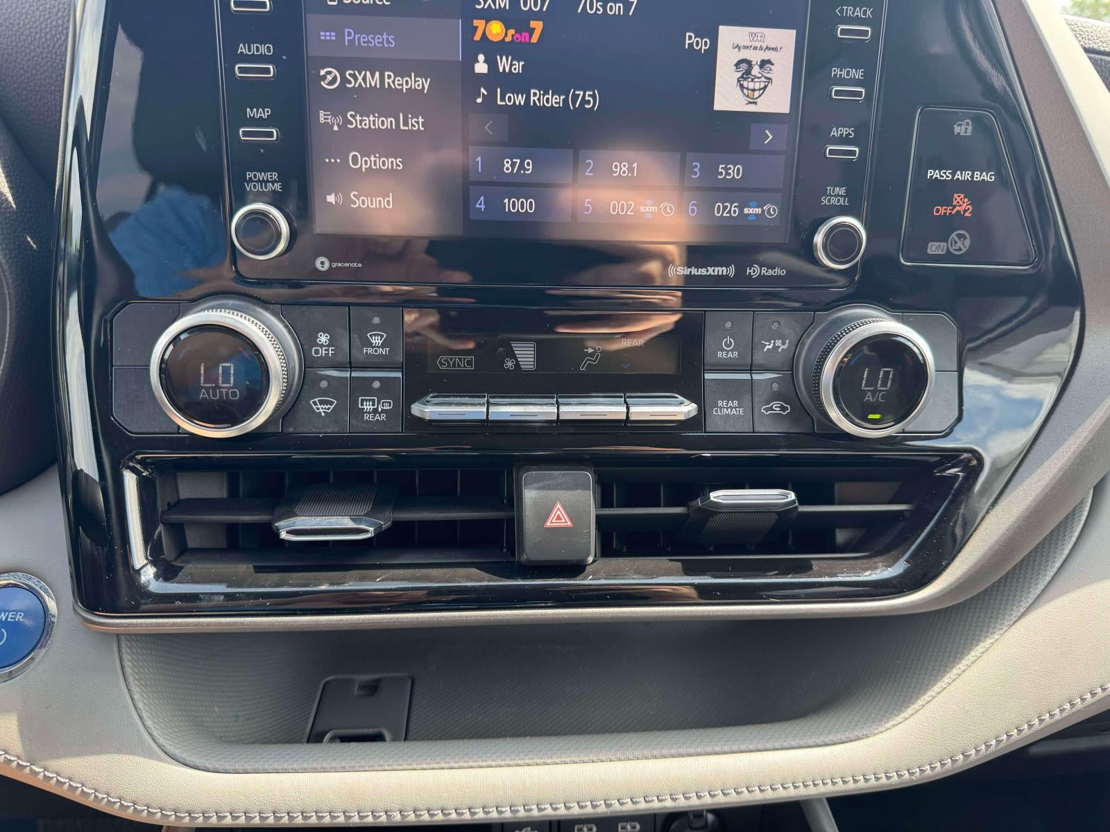 2022 Toyota Highlander Hybrid LE