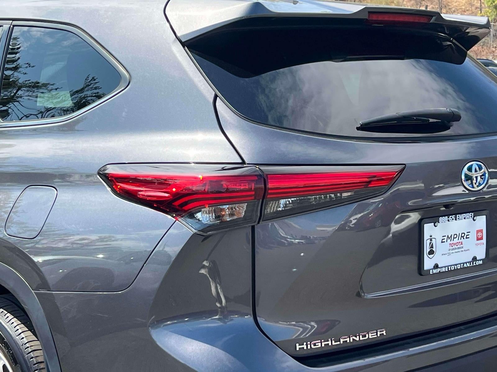 2022 Toyota Highlander Hybrid LE