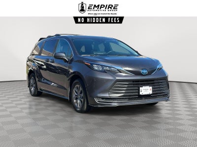 2025 Toyota Sienna LE