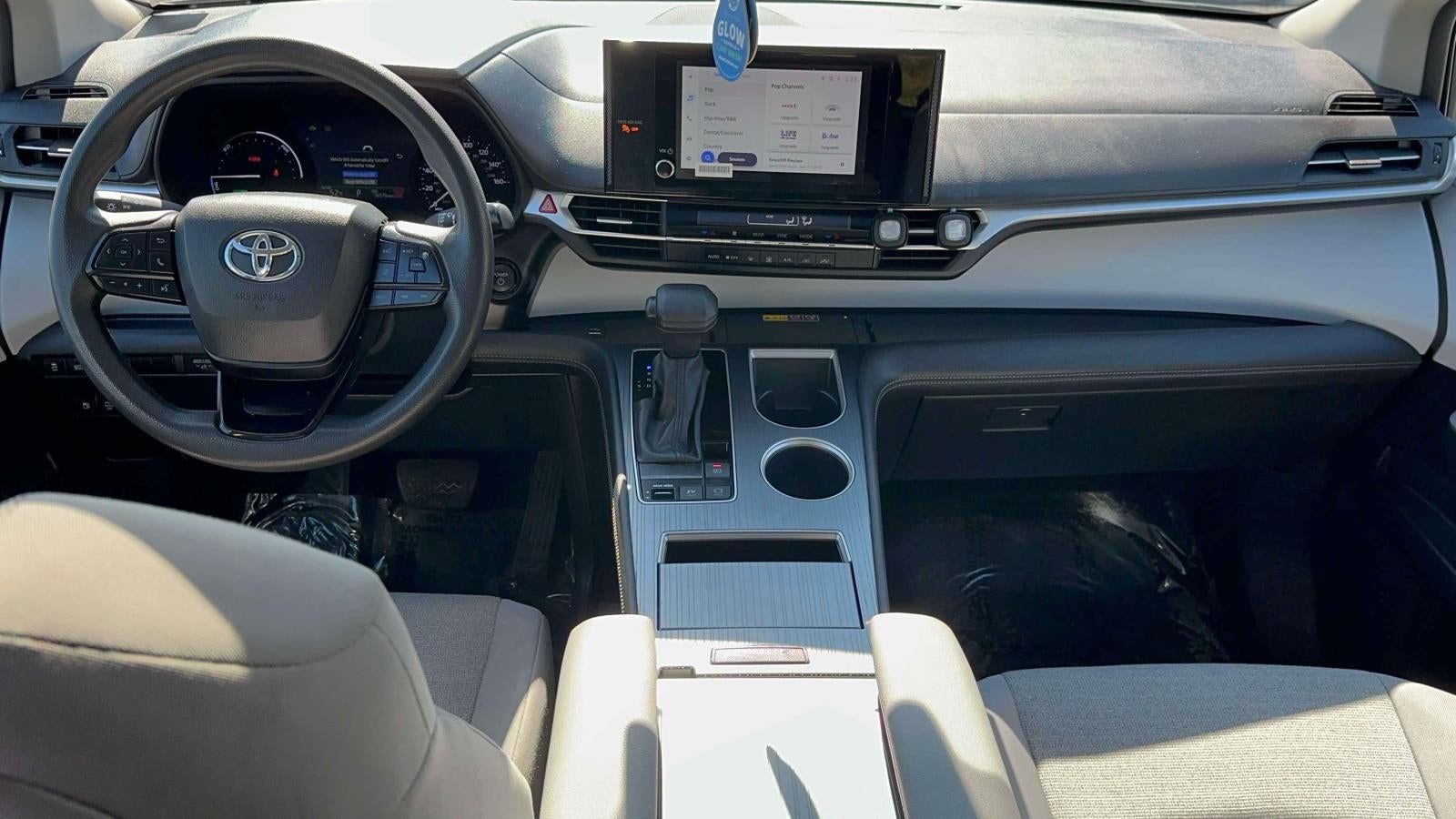 2025 Toyota Sienna LE