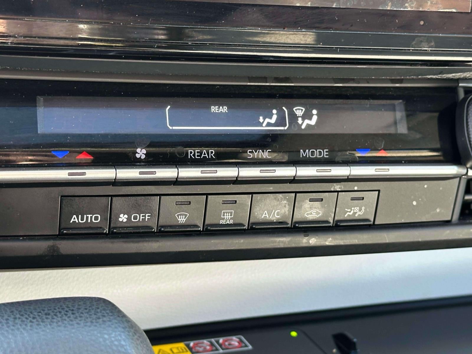 2025 Toyota Sienna LE