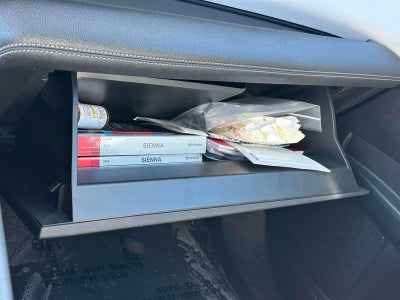 2025 Toyota Sienna LE