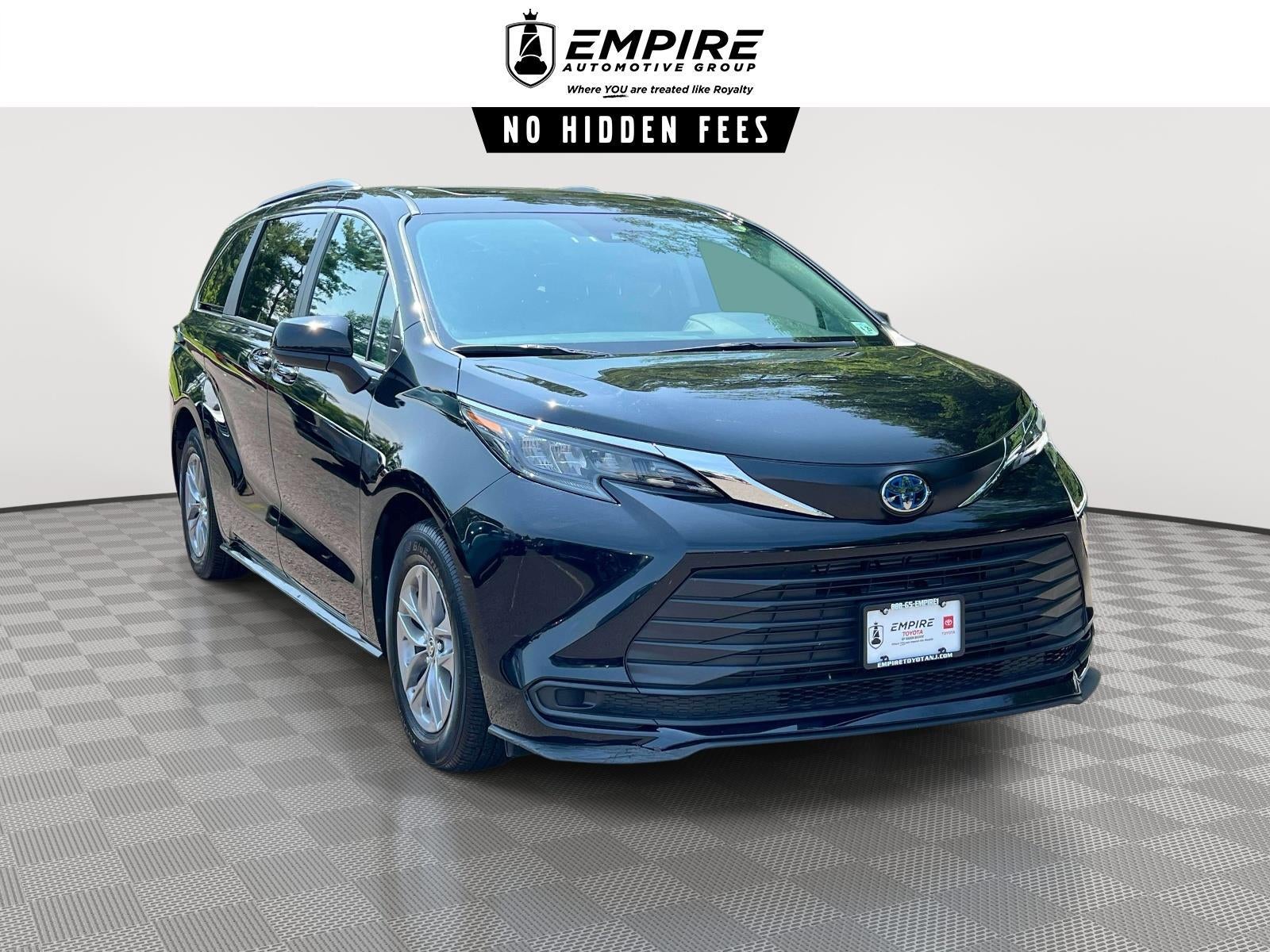 2024 Toyota Sienna LE