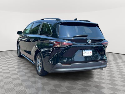 2024 Toyota Sienna LE